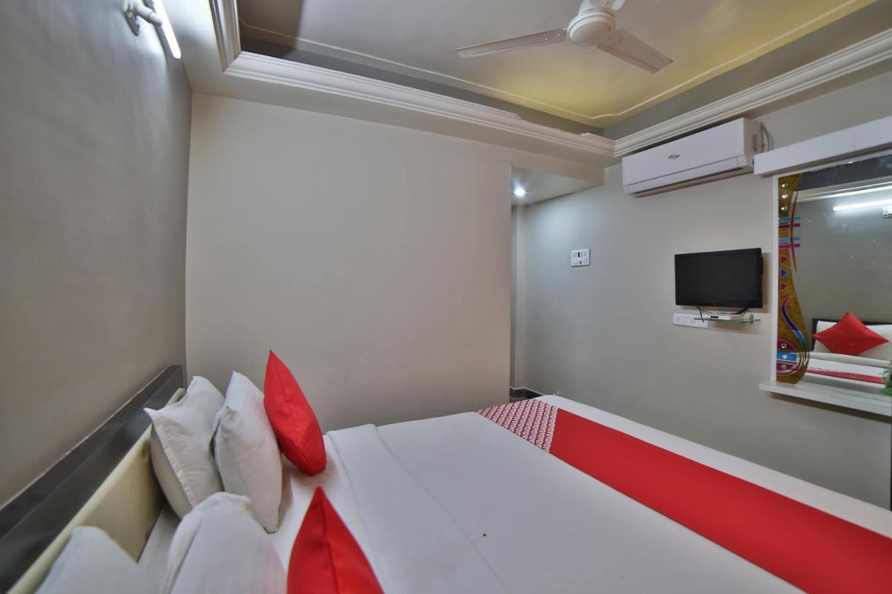 Oyo 41929 Hotel Loyal Residency Dzsámnagar Kültér fotó