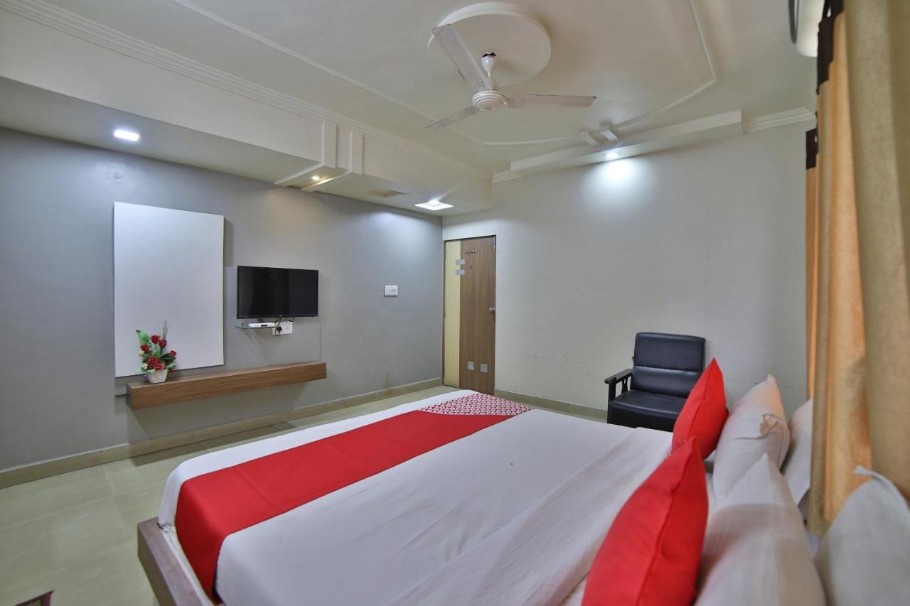 Oyo 41929 Hotel Loyal Residency Dzsámnagar Kültér fotó