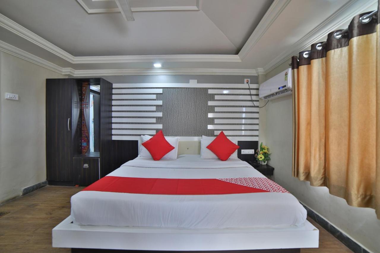 Oyo 41929 Hotel Loyal Residency Dzsámnagar Kültér fotó